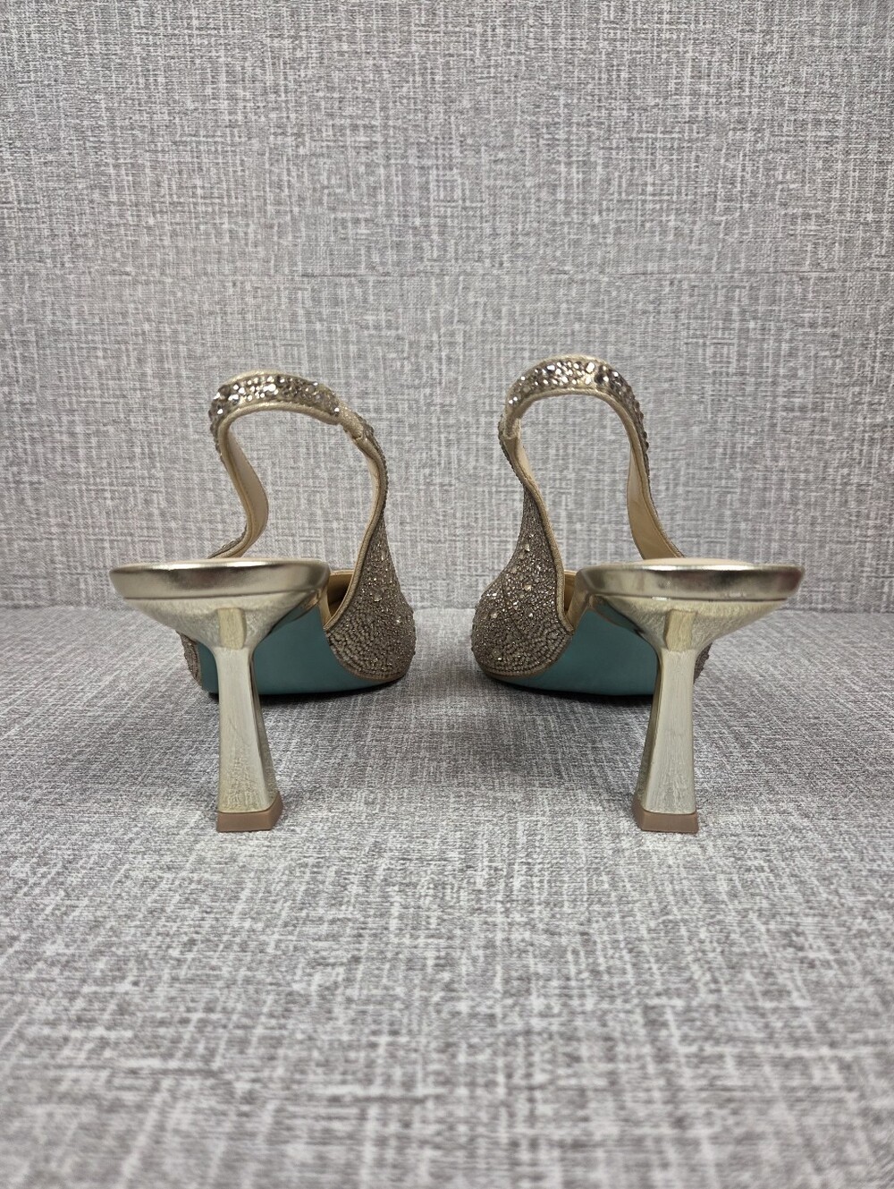 Betsey Johnson Clark Slingback Pumps Sparkle Gold Heels Women's Size 10   $120 - Picture 4 of 8